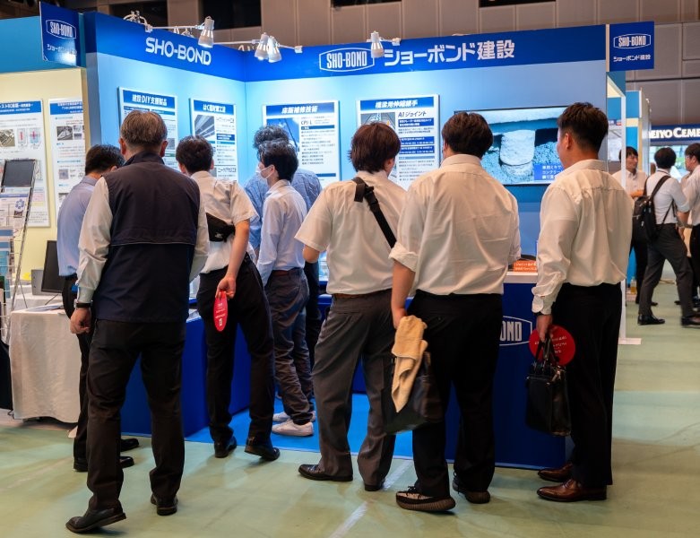 出展ブースでの説明