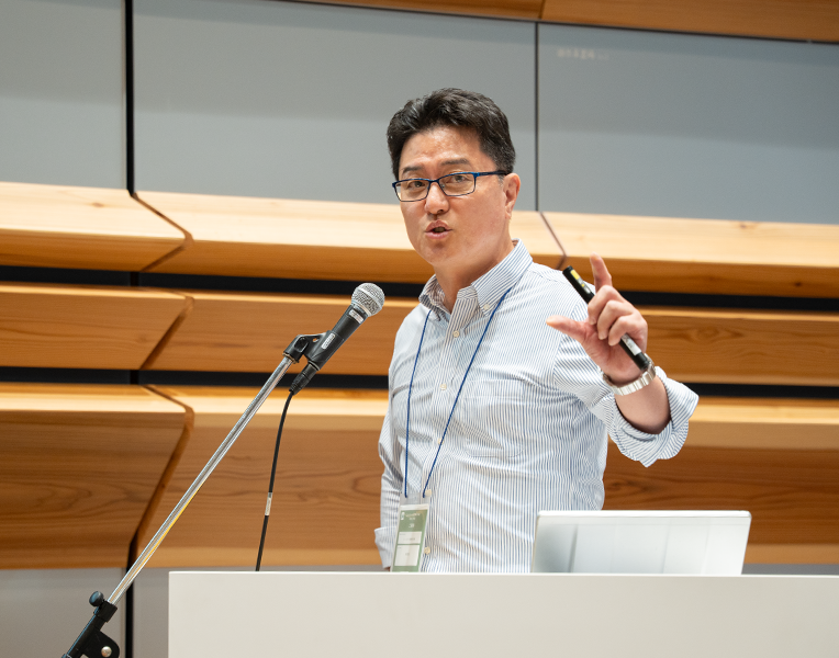 技術紹介セッションにてCPJ-Lについて解説する当社社員